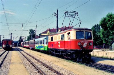 1099.009
Die 1099.009 im Alpenbahnhof. Am Zugschluss eine weitere 1099er.
Scan
Schlüsselwörter: 1099 , 012 , Mariazellerbahn , Talstrecke , Alpenbahnhof