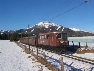 1099.010
Die 1099.010 erreicht am mit dem REX 6807 vor der Kulisse der Gemeindealpe und des Ötschers demnächst den Bahnhof Mariazell
Schlüsselwörter: 1099 , 010 , Mariazellerbahn , Bergstrecke , Mariazell