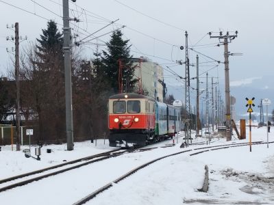 1099 011
Die 1099 011 erreicht mit dem R 6804 "Dirndltaler" den Bahnhof Ober Grafendorf. Am Nebengleis nach Mank fährt leider seit über einem Monat kein Zug mehr...
Schlüsselwörter: 1099, 011, Ober Grafendorf, Mariazellerbahn, Talstrecke