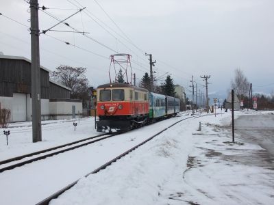 1099 011
Die 1099 011 erreicht mit dem R 6804 "Dirndltaler" soeben den Bahnhof Ober Grafendorf.
Schlüsselwörter: 1099, 011, Ober Grafendorf, Mariazellerbahn, Talstrecke