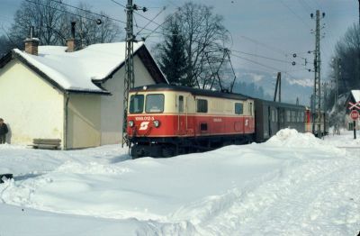 1099.012
An einem herrlichen Wintertag fährt die 1099.012 mit dem R 6805 in Tradigist ein
Scan vom Dia
Schlüsselwörter: 1099 , 012 , Mariazellerbahn , Talstrecke , Tradigist