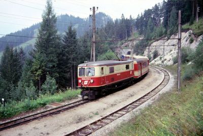 1099.013
Die 1099.013 fährt soeben mit dem E 961 im Bahnhof Erlaufklause ein
Scan vom Dia
Schlüsselwörter: 1099 , 013 , Mariazellerbahn , Bergstrecke , Erlaufklause