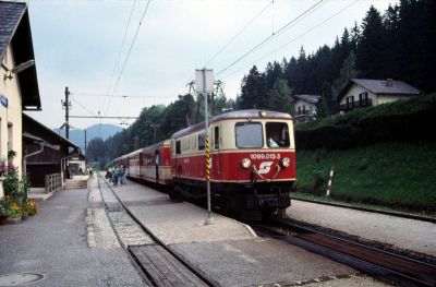 1099.013
Die 1099.013 hat mit dem E 961 den Bahnhof Mitterbach erreicht
Scan vom Dia
Schlüsselwörter: 1099 , 013 , Mariazellerbahn , Bergstrecke , Mitterbach