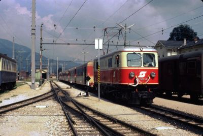 1099.04
Die 1099.04 erledigt Verschubaufgaben im Bahnhof Mariazell
Die Fahrleitungsanlagen werden gerade modernisiert
Scan vom Dia
Schlüsselwörter: 1099 , 04 , Mariazellerbahn , Bergstrecke , Mariazell