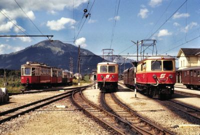 1099.07, 1099.03
Die 1099.07 und die 1099.03 mit einem Zug nach Gußwerk stehen im Bahnhof Mariazell.
Scan vom Dia
Schlüsselwörter: 1099 , 07 , 03 , Mariazellerbahn , Bergstrecke , Mariazell