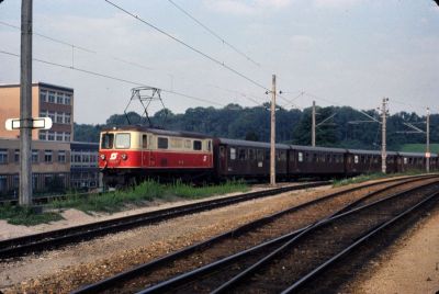 1099.11
Die 1099.11 fährt soeben mit dem R 3632 in St. Pölten Hbf. ein
Scan vom Dia
Schlüsselwörter: 1099 , 11 , Mariazellerbahn , Talstrecke , St.Pölten