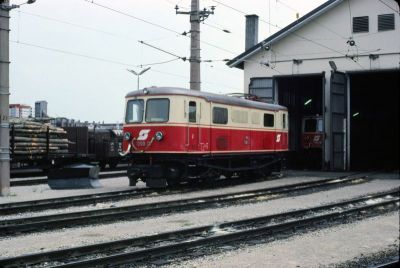 1099.13
Noch besitzt die 1099.13 Metallziffern
Scan vom Dia
Schlüsselwörter: 1099 , 13 , 09 , Mariazellerbahn , Talstrecke , Alpenbahnhof