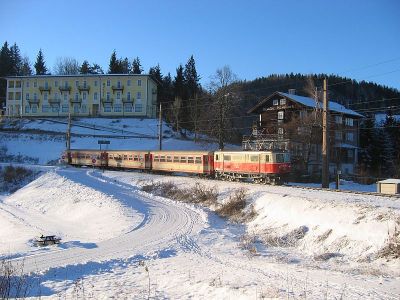 1099.14
An einem wunderschönen Wintermorgen fährt die 1099.14 mit einer stilreinen Jaffa-Garnitur als R 6802 am Hotel Winterbach vorbei
Schlüsselwörter: 1099 , 14 , Mariazellerbahn , Bergstrecke , Winterbach