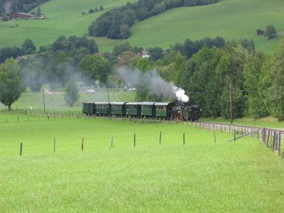 399.03
Die 399.03 kurz vor Pirtendorf
Schlüsselwörter: Pinzgaubahn, 399, 399.03