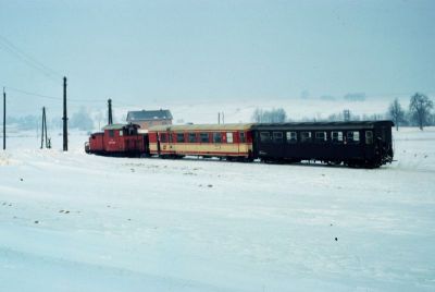 2091.001
Winterstimmung auf der Krumpe
Die 2091.001 zieht den R 6863 zwischen Teufelsdorf und Kilb
Scan vom Dia
Schlüsselwörter: 2091 , 001 , Mariazellerbahn , Krumpe