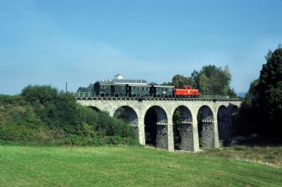 2091.009
Die 2091.009 mit dem R 6366 auf dem Viadukt bei Weitra
Scan vom Dia
Schlüsselwörter: 2091 , 009 , Waldviertel , Südast