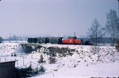 2091.009
Die 2091.009 mit dem R 6366 bei Dietmanns
Scan vom Dia
Schlüsselwörter: 2091 , 009 , Waldviertel , Südast