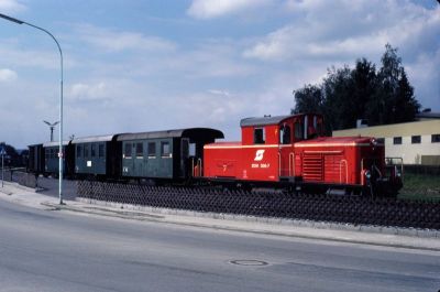 2091.009
Die 2091.009 hat soeben mit dem R 6366 den Endbahnhof Gmünd erreicht.
Scan vom Dia
Schlüsselwörter: 2091 , 009 , Waldviertel , Südast , Gmünd