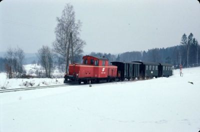 2091.009
Die 2091.009 hat soeben die große Schleife zwischen Alt Weitra und Weitra mit dem R 6365 durchfahren.
Scan vom Dia
Schlüsselwörter: 2091 , 009 , Waldviertel , Südast