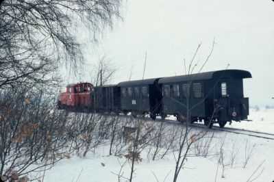 2091.009
Die 2091.009 wird  mit dem R 6365 in Kürze den Bahnhof Weitra erreichen
Scan vom Dia
Schlüsselwörter: 2091 , 009 , Waldviertel , Südast