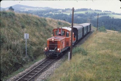 2091.009
Die 2091.009 mit dem R 6366 kurz vor Abschlag
Scan vom Dia
Schlüsselwörter: 2091 , 009 , Waldviertel , Südast