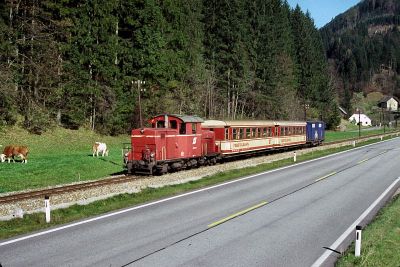 2091.011
Die 2091.011 ist mit dem R 6940 vor Göstling unterwegs
Schlüsselwörter: Ybbstalbahn , 2091 , 011