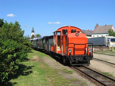 2091.07
Die 2091.07 steht mit dem "Wackelstein-Express" in Heidenreichstein zur Abfahrt bereit
Schlüsselwörter: Waldviertel , Nordast , 2091 , 07 , Heidenreichstein