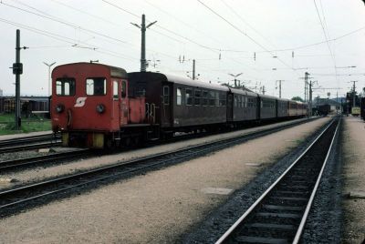 2092.01
Die 2092.01 beim Verschub auf der Alm
Scan vom Dia
Schlüsselwörter: 2092 , 01 , Mariazellerbahn , Talstrecke , Alpenbahnhof