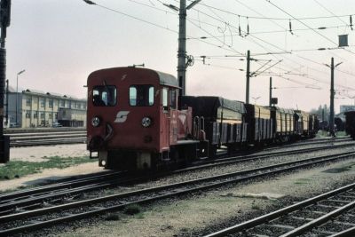 2092.03
Die 2092.03 bei Verschub auf der Alm
Scan vom Dia
Schlüsselwörter: 2092 , 03 , Mariazellerbahn , Talstrecke , Alpenbahnhof