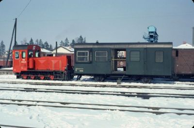 2092.04
Die 2092.04 steht im Bahnhof Gmünd für Verschubaufgaben bereit
Scan vom Dia
Schlüsselwörter: 2092 , 04 , Waldviertel , Gmünd