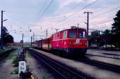 2095.002
Die 2095.002 wartet in Obergrafendorf auf den Anschlusszug aus St. Pölten
Scan
Schlüsselwörter: 2095 , 002 , Mariazellerbahn , Krumpe , Obergrafendorf