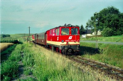 Eingewickelte Garnitur
Die 2095.004 mit einem kurzen Regionalzug und der 2095.013 am Zugschluss bei St. Margareten - Rammersdorf
Scan
Schlüsselwörter: 2095 , 004 , 013 , Mariazellerbahn , Krumpe