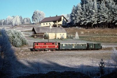 2095.007
Die 2095.007 als Triebwagenersatz ist mit dem R 6366 bei herrlichem Winterwetter zwischen Langschlag und Bruderndorf unterwegs
Scan vom dia
Schlüsselwörter: 2095 , 007 , Waldviertel , Südast