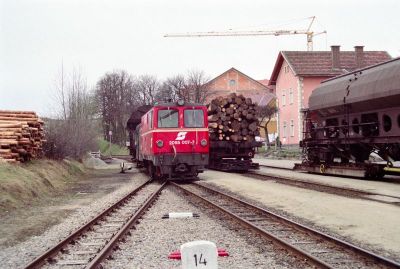 2095.007
Die 2095.007 ist mit Verschubarbeiten im Bahnhof Weitra beschäftigt
Scan vom Dia
Schlüsselwörter: 2095 , 007 , Waldviertel , Südast , Weitra