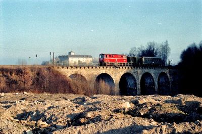2095.007
Die 2095.007 ist mit dem R 6366 bei Weitra unterwegs
Schlüsselwörter: Waldviertel , Südast , 2095 , 007