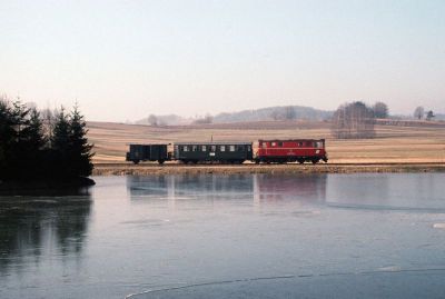 2095.007
Die 2095.007 als Triebwagenersatz mit dem R 6366 bei den Weitraer Teichen
Scan vom Dia
Schlüsselwörter: 2095 , 007 , Waldviertel , Südast