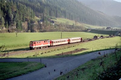 2095.010
Die 2095.010 erreicht in Kürze den Bahnhof Lunz
Schlüsselwörter: Ybbstalbahn , 2095 , 010