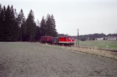 2095.012
Die 2095.012 mit einem Güterzug bei Aalfang
Scan
Schlüsselwörter: 2095 , 012 , Waldviertel , Nordast , Aalfang