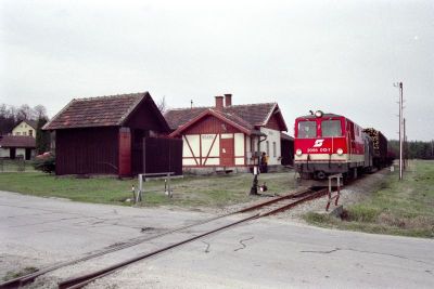 2095.012
Die 2095.012 hat mit dem Güterzug Brand erreicht
Scan
Schlüsselwörter: 2095 , 012 , Waldviertel , Nordast , Brand