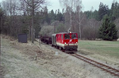 2095.012
2095.012 mit einem Güterzug zwischen Gopprechts und Schönau
Scan
Schlüsselwörter: 2095 , 012 , Waldviertel , Nordast