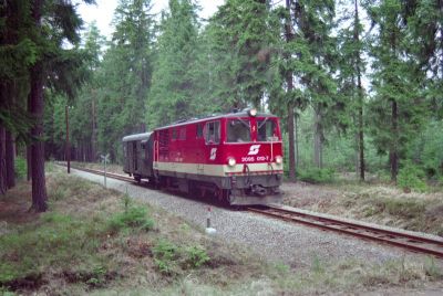 2095.012
Die 2095.012 unterwegs in den Wäldern zwischen Alt Nagelberg und Langegg, um in Heidenreichstein beladene Rollwagen abzuholen
Scan
Schlüsselwörter: 2095 , 012 , Waldviertel , Nordast