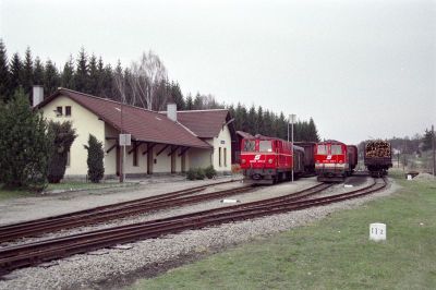 Alt Nagelberg
Rege Betriebsamkeit im Bahnhof Alt Nagelberg. Der Personenverkehr ist bereits eingestellt, aber der Güterverkehr floriert (noch).
Scan
Schlüsselwörter: 2095 , 012 , 014 , Waldviertel , Nordast , Alt Nagelberg