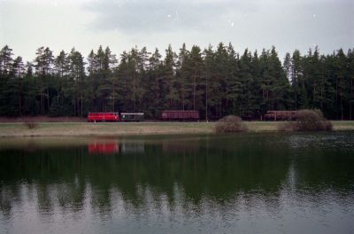 2095.014
Die 2095.014 mit einem Güterzug entlang der Fischteiche zwischen Alt und Neu Nagelberg.
Scan
Schlüsselwörter: 2095 , 014 , Waldviertel , Nordast