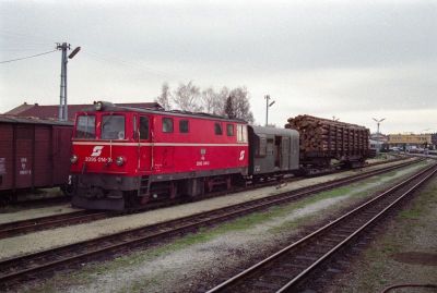 2095.014
Die 2095.014 steht mit einem Güterzug im Bahnhof Gmünd zur Abfahrt Richtung Weitra bereit.
Scan vom Dia
Schlüsselwörter: 2095 , 014 , Waldviertel  Südast , Gmünd