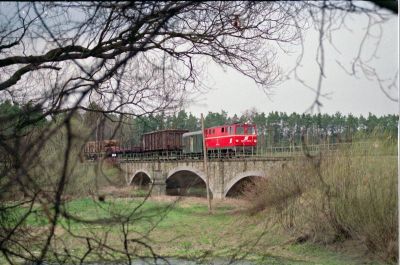 2095.014
Die 2095.014 mit einem Güterzug auf dem Lainsitzviadukt.
Scan
Schlüsselwörter: 2095 , 014 , Waldviertel , Nordast