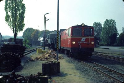 2095.014
Die 2095.014 mit einem Güterzug im Bahnhof Weitra.
Scan vom Dia
Schlüsselwörter: 2095 , 014 , Waldviertel , Südast , Weitra