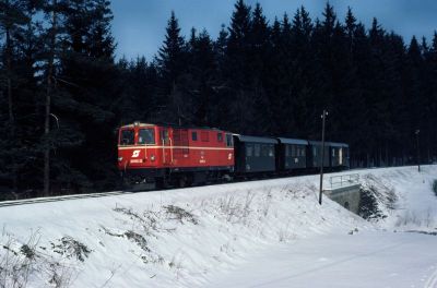 2095.12
Die 2095.12 erreicht in Kürze den Bahnhof Neu Nagelberg.
Scan vom Dia
Schlüsselwörter: 2095 , 12 , Waldviertel , Nordast