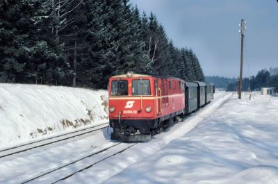 2095.12
Die 2095.12 erreicht soeben den Bahnhof Alt Nagelberg.
Scan vom Dia
Schlüsselwörter: 2095 , 12 , Waldviertel , Nordast , Alt-Nagelberg