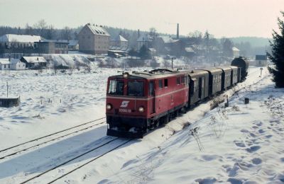 2095.12
Die 2095.12 verlässt gerade mit dem GmP 71436 den Bahnhof Alt Nagelberg Richtung Litschau.
Scan vom Dia
Schlüsselwörter: 2095 , 12 , Waldviertel , Nordast , Alt Nagelberg