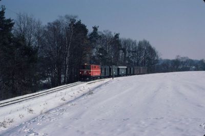 2095.12
Die 2095.12 ist mit dem GmP 71436 von Gmünd nach Litschau zwischen Gmünd Böhmzeil und Breitensee unterwegs.
Scan vom Dia
Schlüsselwörter: 2095 , 12 , Waldviertel , Nordast