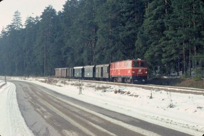 2095.12
Die 2095.12 mit GmP 71436 von Gmünd nach Litschau zwischen Neu Nagelberg und Alt Nagelberg.
Scan vom Dia
Schlüsselwörter: 2095 , 12 , Waldviertel , Nordast