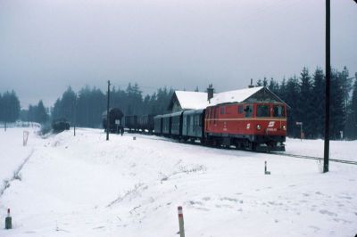 2095.12 Neu Nagelberg
Die 2095.12 verschiebt mit dem GmP 71432 in Neu Nagelberg.
Scan vom Dia
Schlüsselwörter: 2095 , 12 , Waldviertel , Nordast , Neu Nagelberg