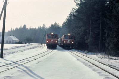 Doppelausfahrt Alt Nagelberg
Die 2095.14 und 2095.12 bei der Doppelausfahrt, hier trennen sich die Wege nach Heidenreichstein bzw. Litschau
Scan vom Dia
Schlüsselwörter: 2095 , 14 , 12 , Waldviertel , Nordast , Doppelausfahrt