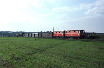 2095 Doppeltraktion
Die 2095.14 + 2095.12 erreichen mit dem GmP 71435 den Bahnhof Gmünd.
Scan vom Dia
Schlüsselwörter: 2095 , 12 , 14 , Waldviertel , Nordast , Gmünd