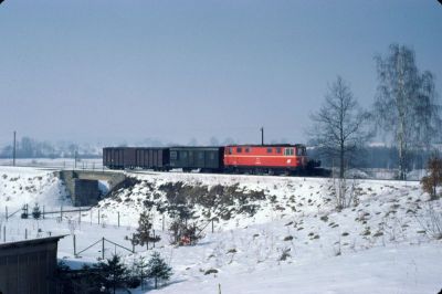 2095.14
Die 2095.14 ist mit einem kurzen Güterzug bei Dietmanns unterwegs.
Scan vom Dia
Schlüsselwörter: 2095 , 14 , Waldviertel , Südast